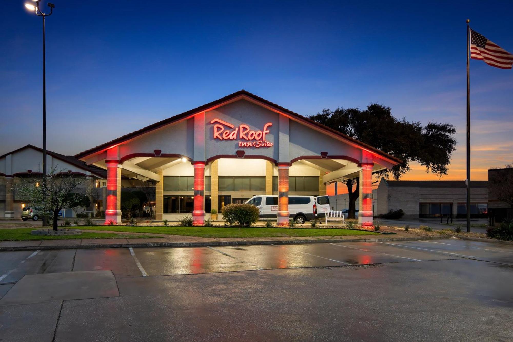 Red Roof Inn & Suites Irving - Dfw Airport South Exterior foto