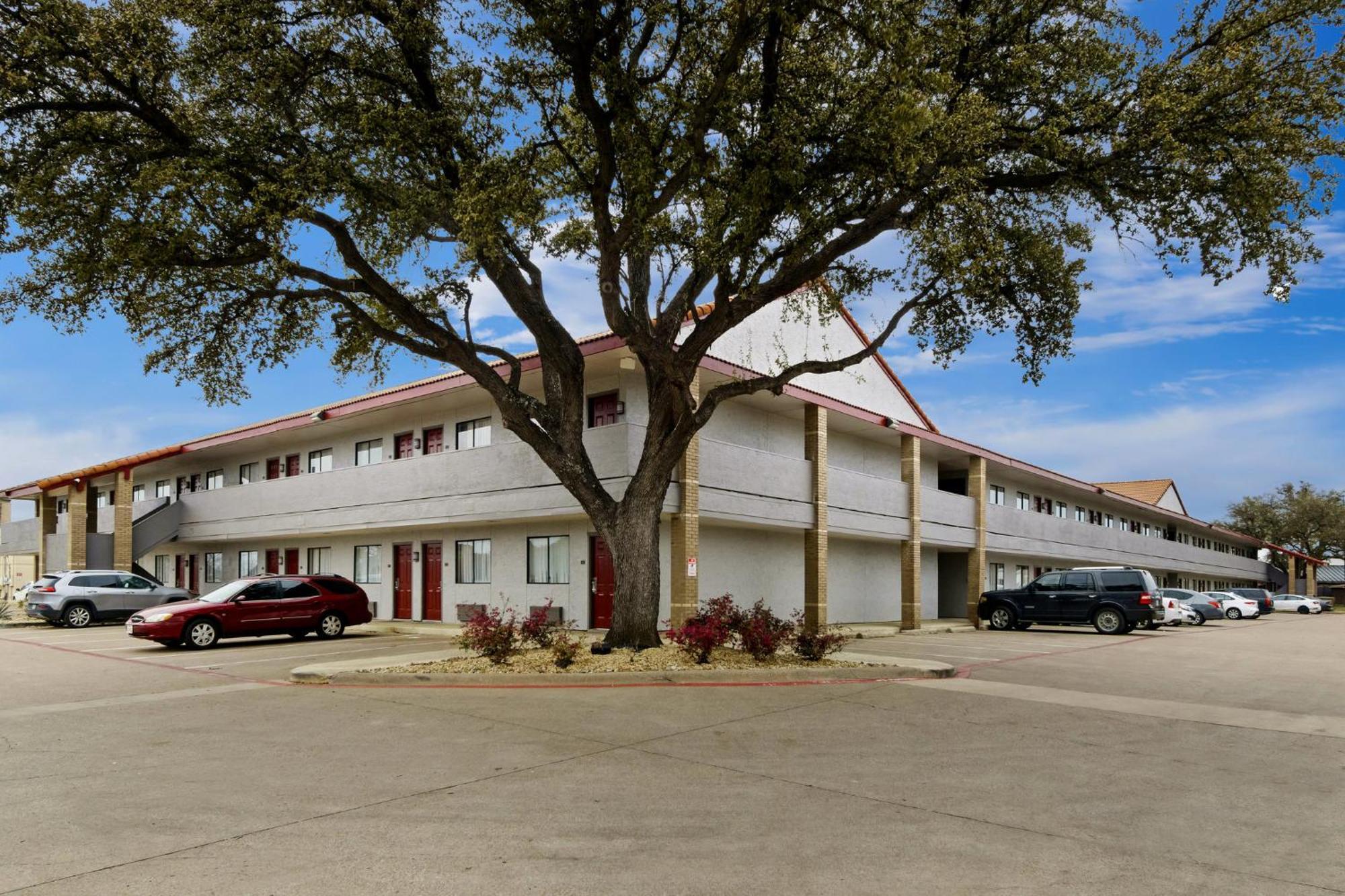 Red Roof Inn & Suites Irving - Dfw Airport South Exterior foto